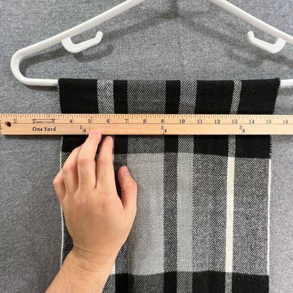 Banana Republic 100% ACRYLIC Women's Black Plaid Scarves Multi Color - Picture 6 of 6